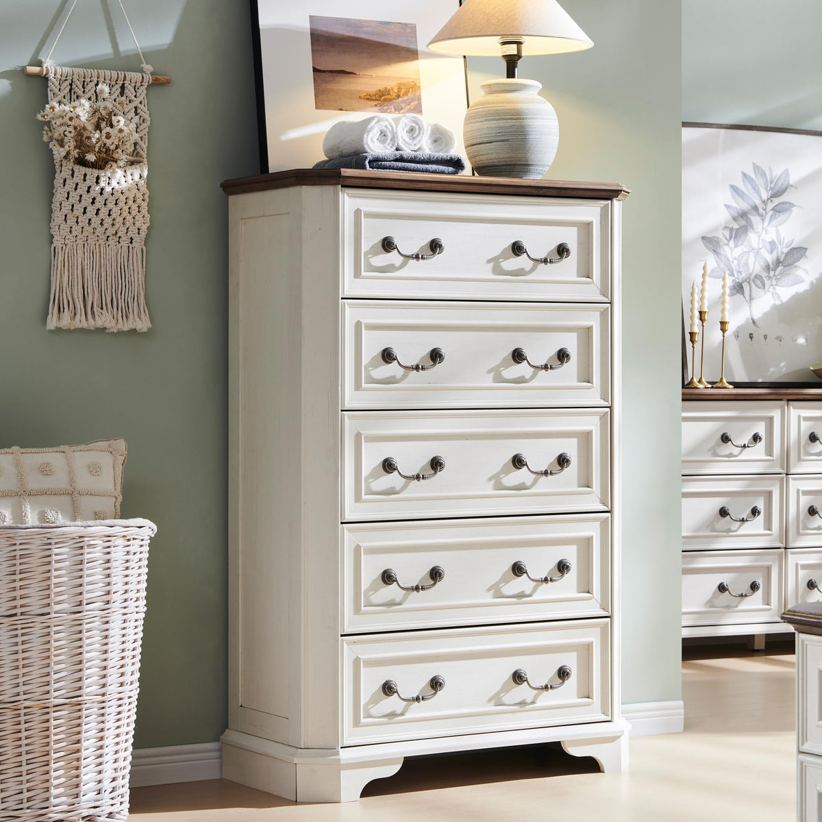 Antique White 5 Drawer Wood Dresser Y21179